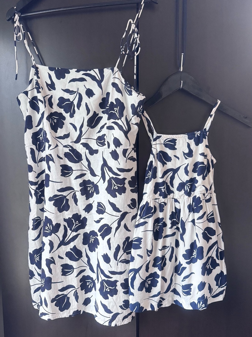 Mommy & Me Matching Floral White and Navy Floral Dresses Set Women’s L + Girls 5 - Picture 1 of 7